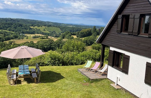 La Tour-dʼAuvergne Chalet De Ski | Chalet spacieux (8p-2sdb; 150m2) en pleine nature au pied du massif du Sancy