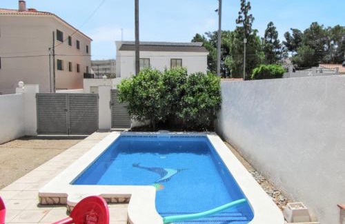 Miami Platja Chalet De Ski | Spacious Chalet with Private Pool in Miami Platja