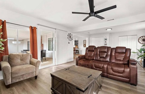 Sun City Maison | Spacious, Charming 2-bedroom Menifee Home, 30 mins to Disneyland!