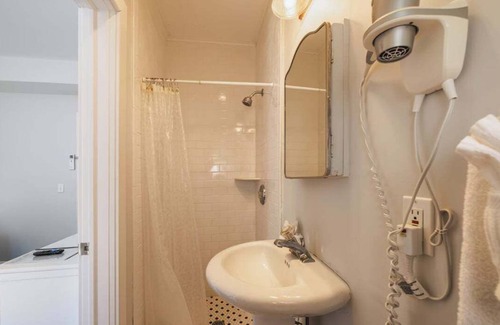 Sun City Maison | Spacious, Charming 2-bedroom Menifee Home, 30 mins to Disneyland!