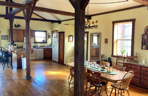 Shelbyville Cabine | Spacious charming exclusive rental in Shelbyville, KY