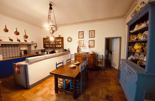 Issus Maison | Spacious chateau in fabulous Issus with swimming pool and tennis, WiFi