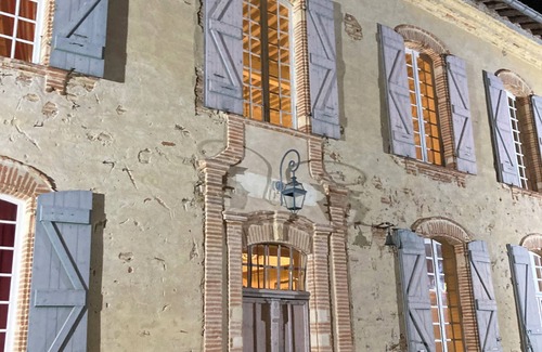 Issus Maison | Spacious chateau in fabulous Issus with swimming pool and tennis, WiFi