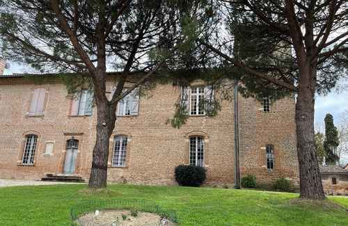 Issus Maison | Spacious chateau in fabulous Issus with swimming pool and tennis, WiFi
