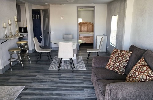 Tulsa Maison | Spacious Cheerful 1-Bedroom Residential Home