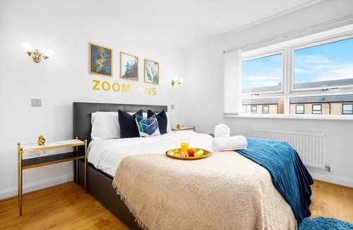 Bordesley Maison | Spacious, Chic Townhouse with Parking & Garden