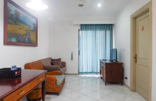 Suko Manunggal Appartement | Spacious Classic 1BR Apartment at Taman Beverly By Travelio