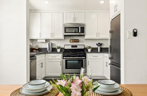 Alamitos Beach Appartement | Spacious Coastal Apartment in a Colorful Community - NRP22-00590