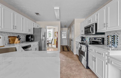 Fortson Maison | Spacious Columbus 4BR house w/ Deck Near Ft Moore