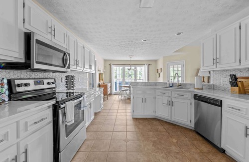 Fortson Maison | Spacious Columbus 4BR house w/ Deck Near Ft Moore
