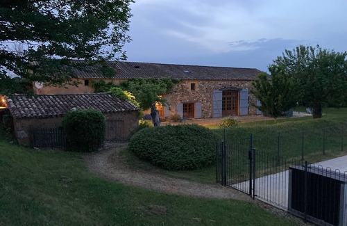 Sainte Croix de Beaumont Maison | Gîte 8 personnes spacieux et confortable.