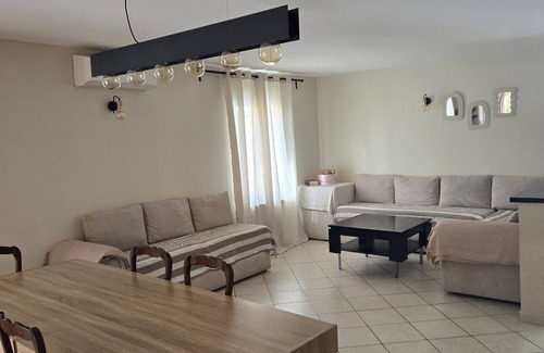 Monteux Maison | SPACIOUS & COMFORTABLE house in MONTEUX, next to Parc Spirou and Wave Island.