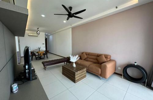 Tanjung Bungah Appartement | Spacious Comfy 8pax, 3 Bedroom, 2 Car Park, The Landmark