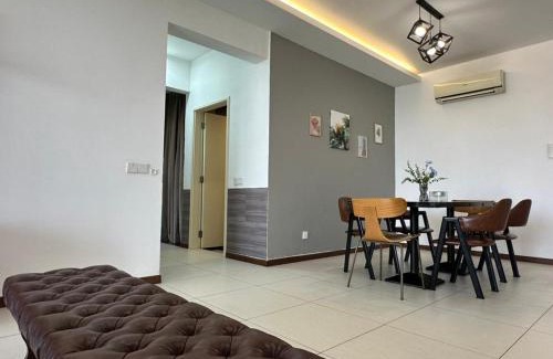 Tanjung Bungah Appartement | Spacious Comfy 8pax, 3 Bedroom, 2 Car Park, The Landmark