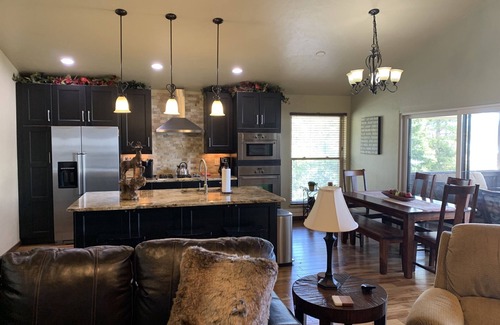Dillon Copropriété | Spacious Condo - 2 King Beds - Million $$ Lake & Mountain View