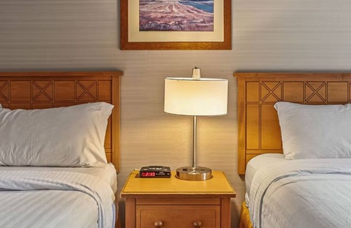 Three Sisters Mountain Village Station Balnéaire | Condo spacieux niché sur un flanc de montagne