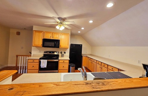 Melrose Maison | Spacious & Convenient 1BR unit-20min to Boston