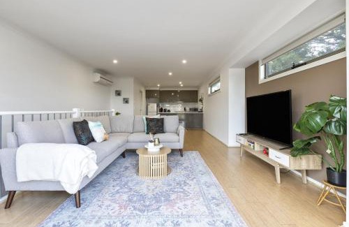 Corio Maison | Spacious Corio Townhouse Near Ferry & Waterfront