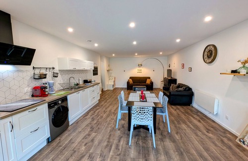 Chambornay-les-Pin Cottage | Gîte spacieux avec jardin et terrasse, proche nature