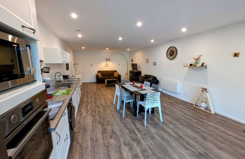Chambornay-les-Pin Cottage | Gîte spacieux avec jardin et terrasse, proche nature