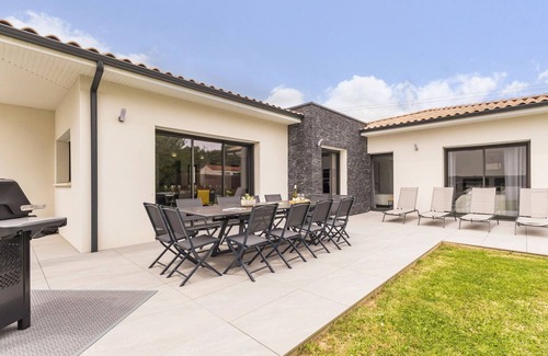 La Haie-Fouassiere Cottage | Gîte spacieux avec jardin, spa, babyfoot et parking privé