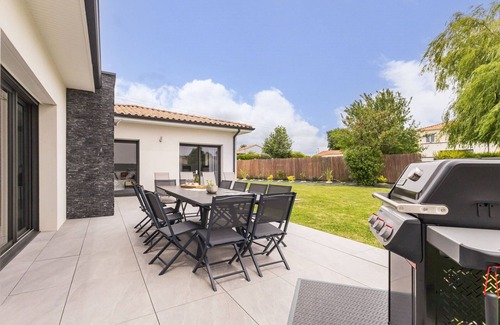 La Haie-Fouassiere Cottage | Gîte spacieux avec jardin, spa, babyfoot et parking privé