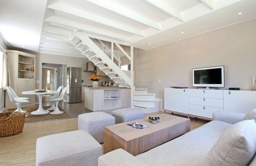 Steenberg Estate Maison | Perle cachée dans un emplacement exclusif avec une grande piscine et un jardin
