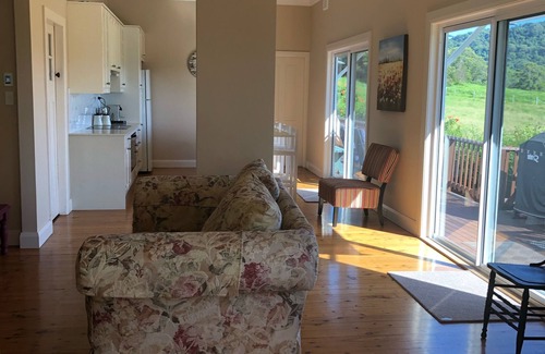 Broughton Village Maison | Spacious Country Cottage located close to Berry & Gerringong