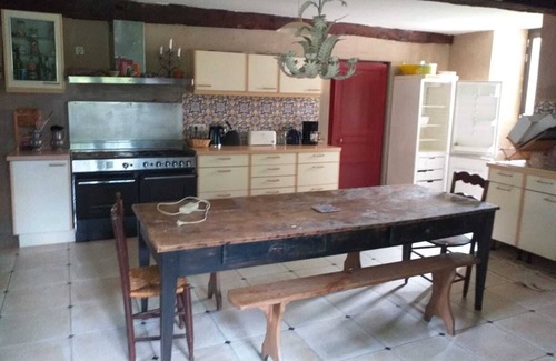 Magnac-Laval Maison | Spacious country house with swimming pool and large garden