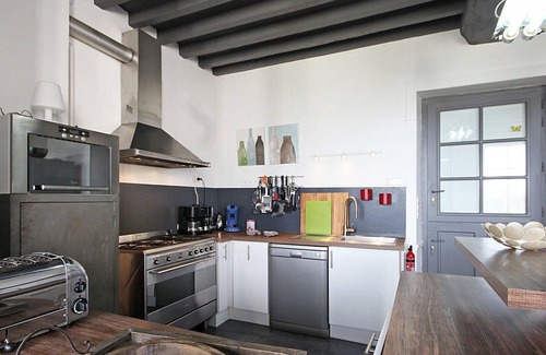 Laleu Cottage | Grande maison avec piscine couverte, flipper et charme industriel en pleine campagne