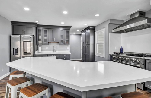 Orem Maison | Spacious Country Style Home with Gourmet Kitchen, perfect for large groups!