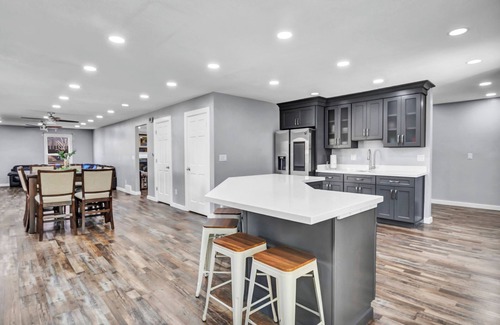 Orem Maison | Spacious Country Style Home with Gourmet Kitchen, perfect for large groups!