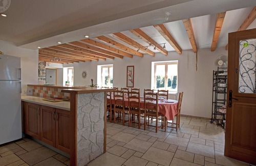 Chirassimont Cottage | Gîte spacieux avec 6 chambres, cheminée et terrain de pétanque en pleine campagne