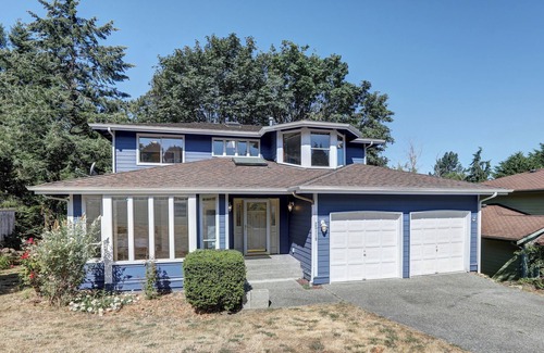 Des Moines Maison | Spacious Cozy 5-bedroom house with AC, WiFi in welcoming Des Moines