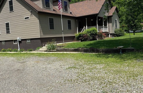 Bairdford Maison | Spacious cozy retreat, off the beaten path close to all Pittsburgh attractions