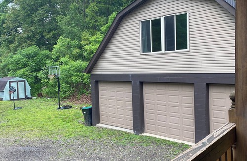 Bairdford Maison | Spacious cozy retreat, off the beaten path close to all Pittsburgh attractions