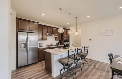 The Pinery Maison | Spacious Cozy Retreat with Fireplace between Parker & Castle Rock