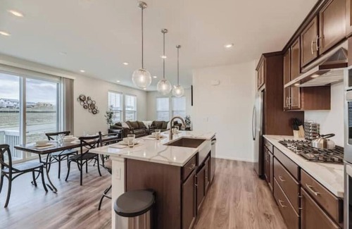 The Pinery Maison | Spacious Cozy Retreat with Fireplace between Parker & Castle Rock