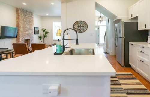 St. Louis Maison | Spacious & Cozy St. Louis Gem / ABODEbucks