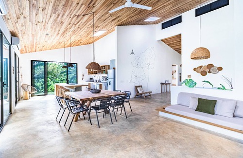 Bijagua Maison | Spacieuse villas 8 pers. moderne, jacuzzi, Rio Celeste, exclusif, 40+ oiseaux