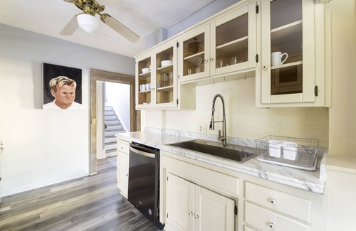 Willmore Maison | Spacious Craftsman House in Downtown LB - 5 car parking - Ideal for large groups