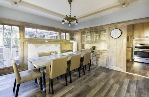 Willmore Maison | Spacious Craftsman House in Downtown LB - 5 car parking - Ideal for large groups