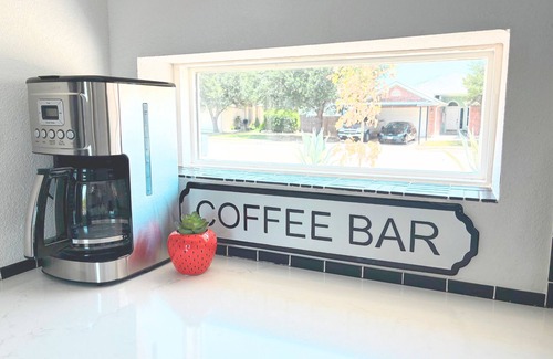 Converse Maison | Spacious Custom Modern 4-bedroom 4-baths house with BBQ in charming Converse