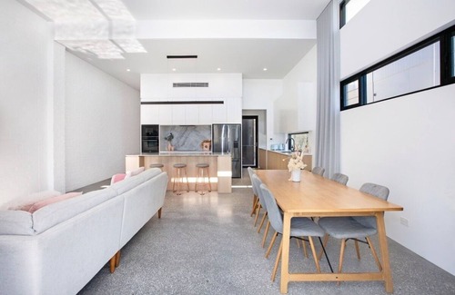 Woolooware Maison | Spacious Designer 4 bed family home - pool + pets