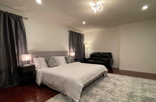 Meadowvale Village Maison | Spacious Detached House in Mississauga