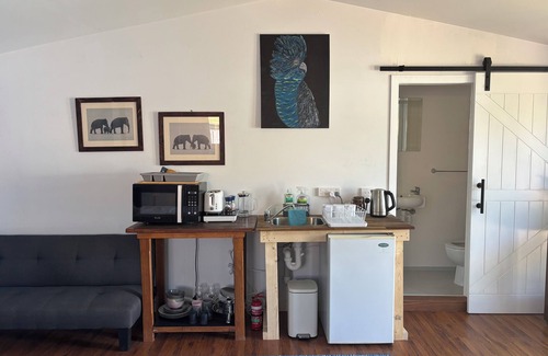 Fawkner Appartement | Spacious dog friendly studio guesthouse