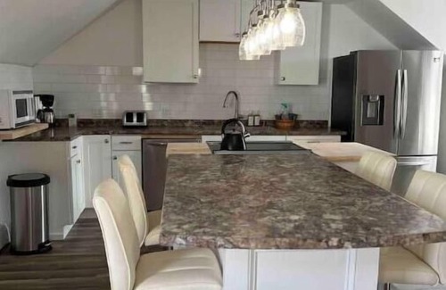 Southern Coast Appartement | Spacious downtown Saco getaway!