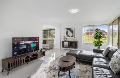 Sunnybank Maison | Spacious Dual Stay Main House Separate Studio