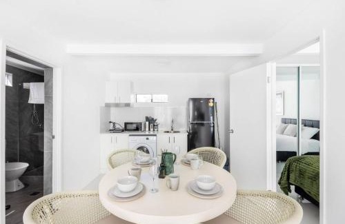 Sunnybank Maison | Spacious Dual Stay Main House Separate Studio