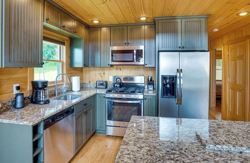 Durham Cabine | Spacious Durham Cabin w/ Deck & Mountain Views